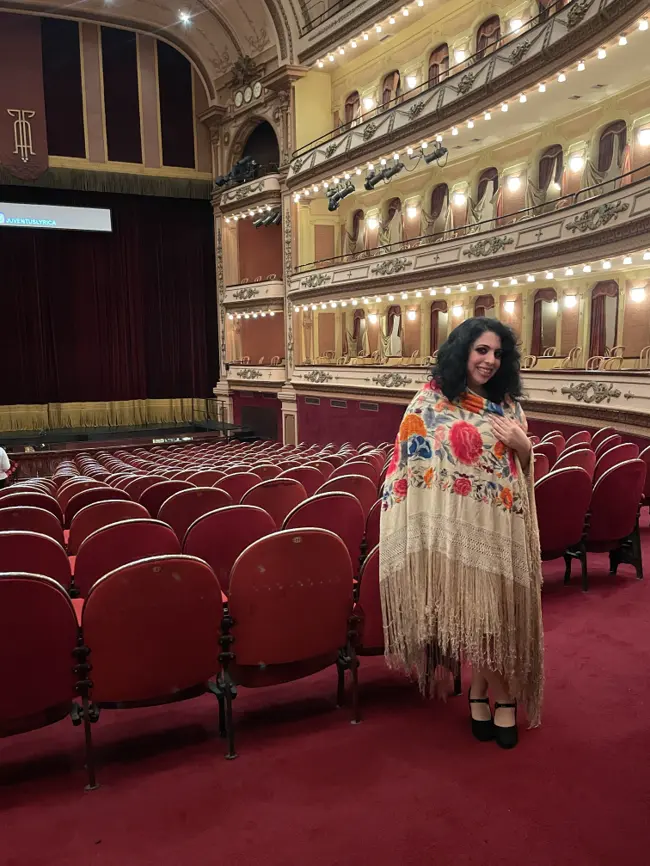 Sol Risé in Carmen chorus with Juventus Lyrica at Teatro Avenida